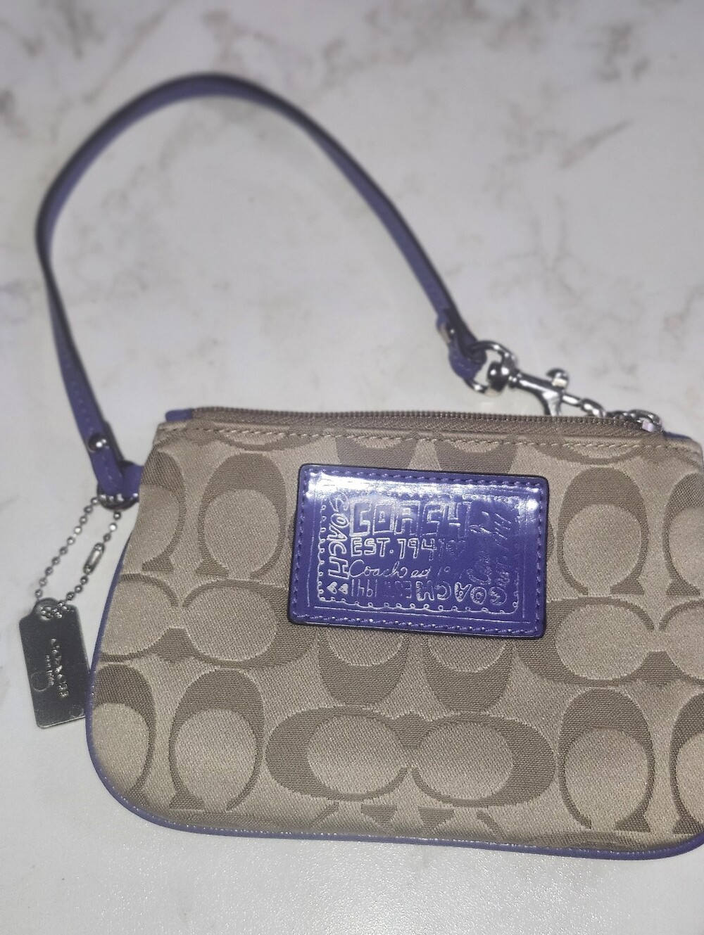 Coach Poppy Signature Jacquard Wristlet - Picture 9 of 9